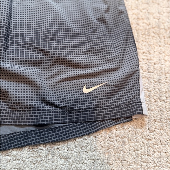 Nike Running Men's Gray and Black Running Shorts with Built in Liner size Large - Picture 4 of 9